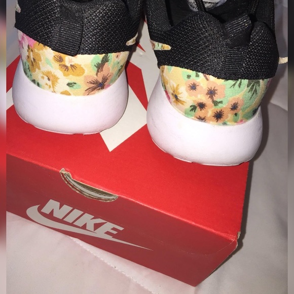 Nike shoes - Picture 4 of 4